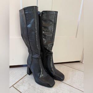 Elegant Black Croc-Embossed Heeled Boots